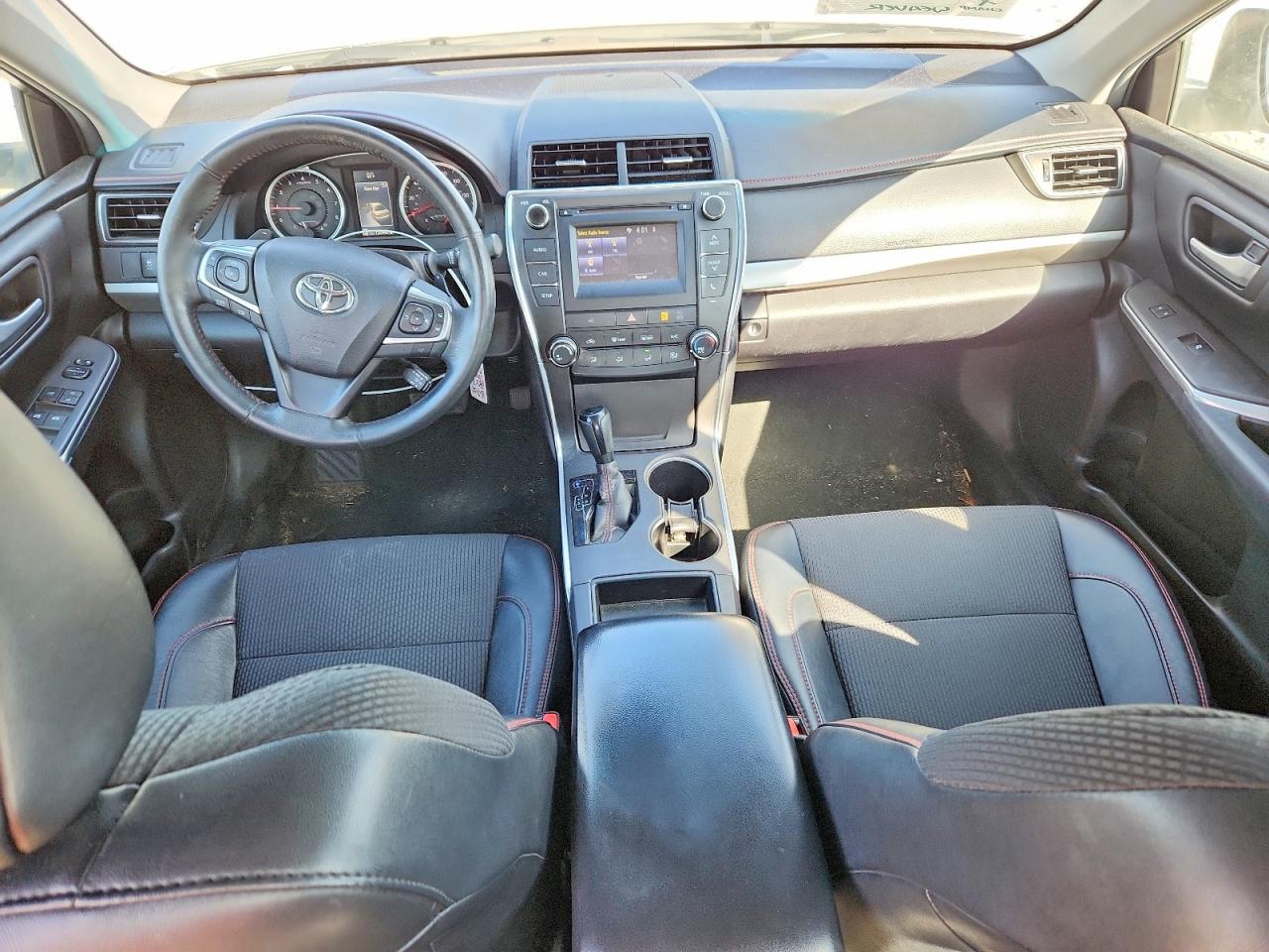 2017 TOYOTA CAMRY SE photo 15
