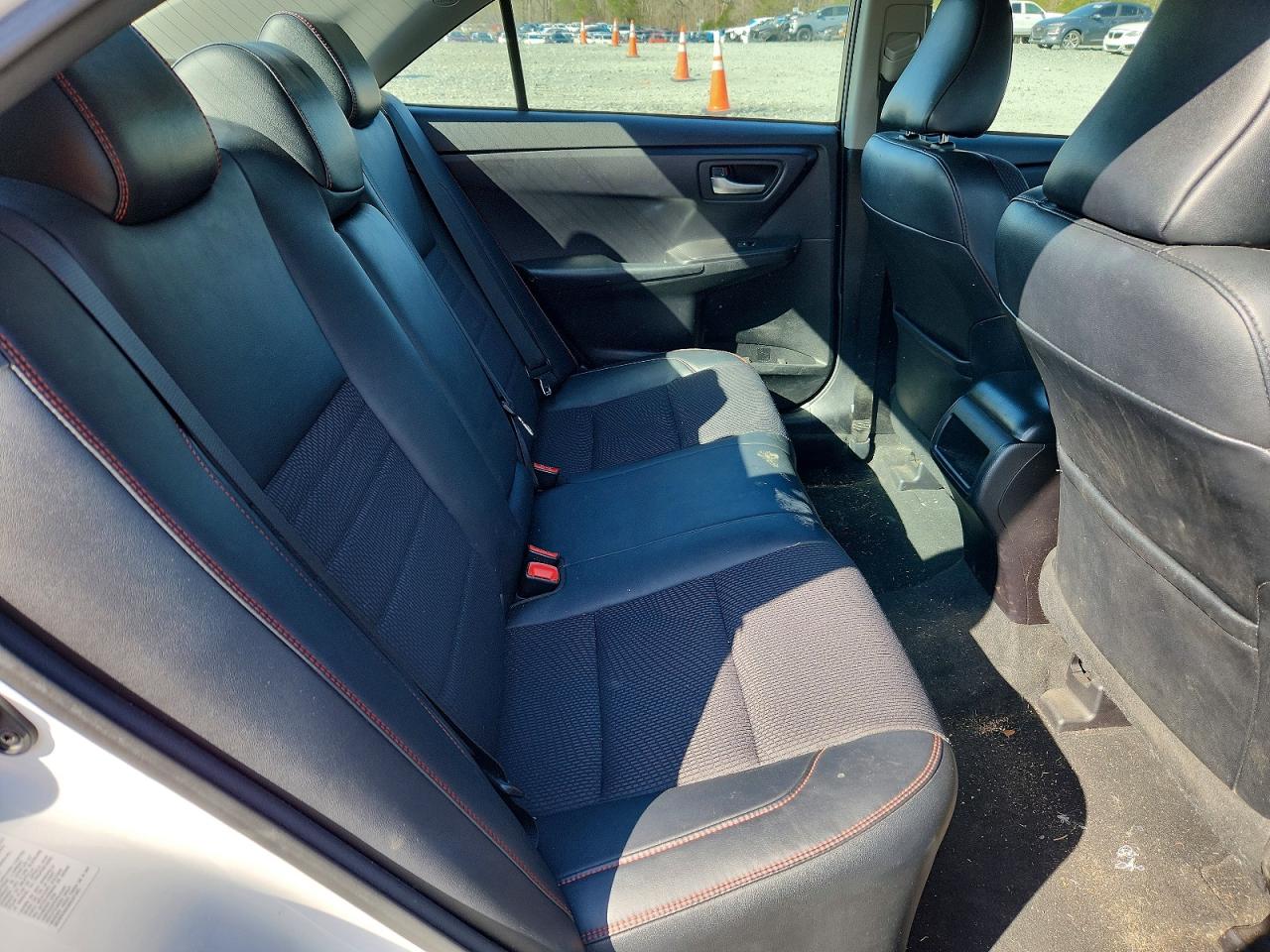 2017 TOYOTA CAMRY SE photo 19