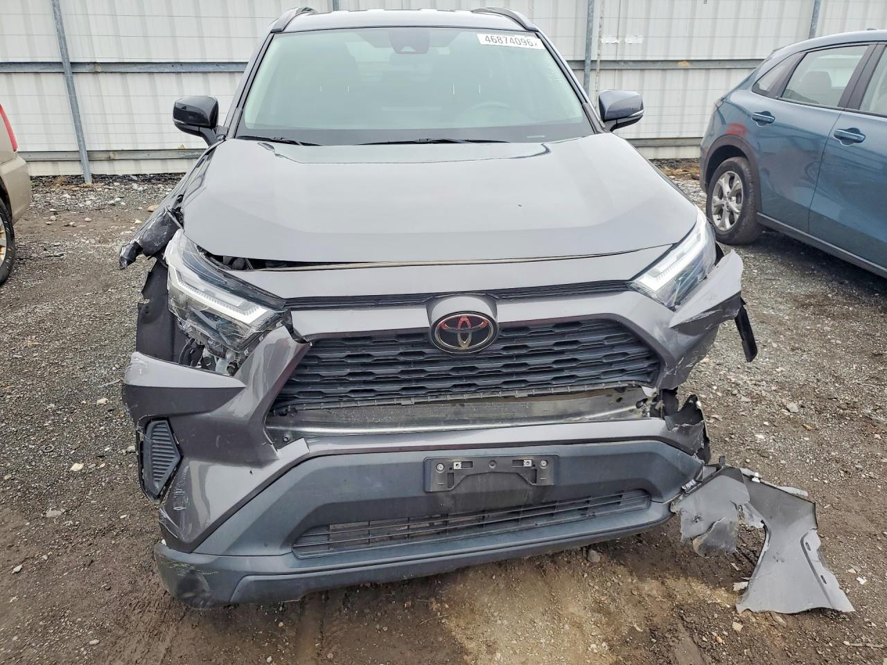 2022 TOYOTA RAV4 XLE photo 9