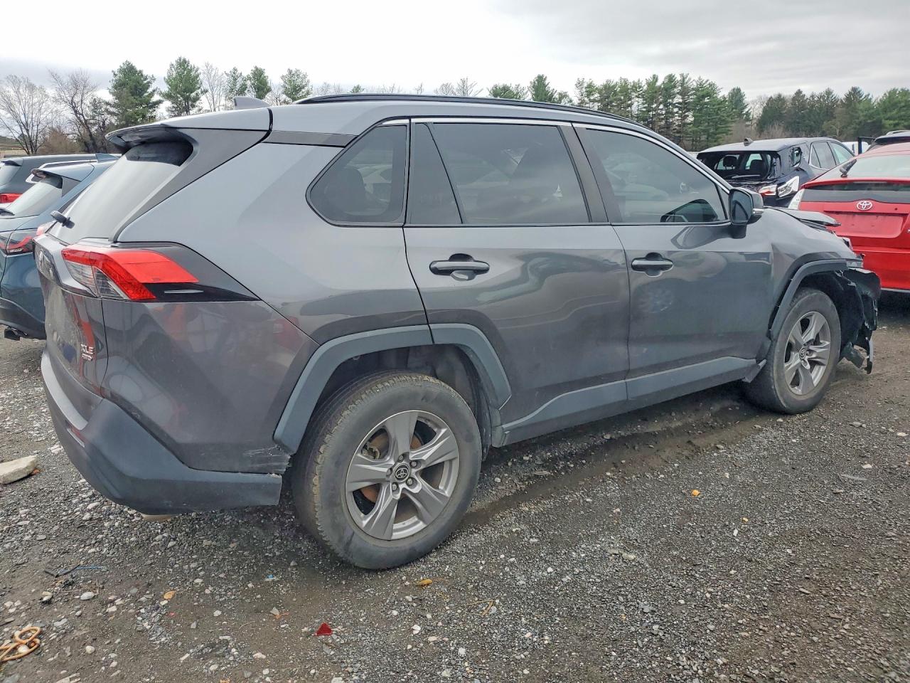 2022 TOYOTA RAV4 XLE photo 5