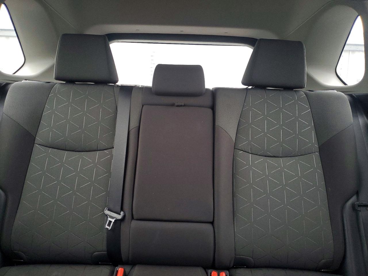 2022 TOYOTA RAV4 XLE photo 19