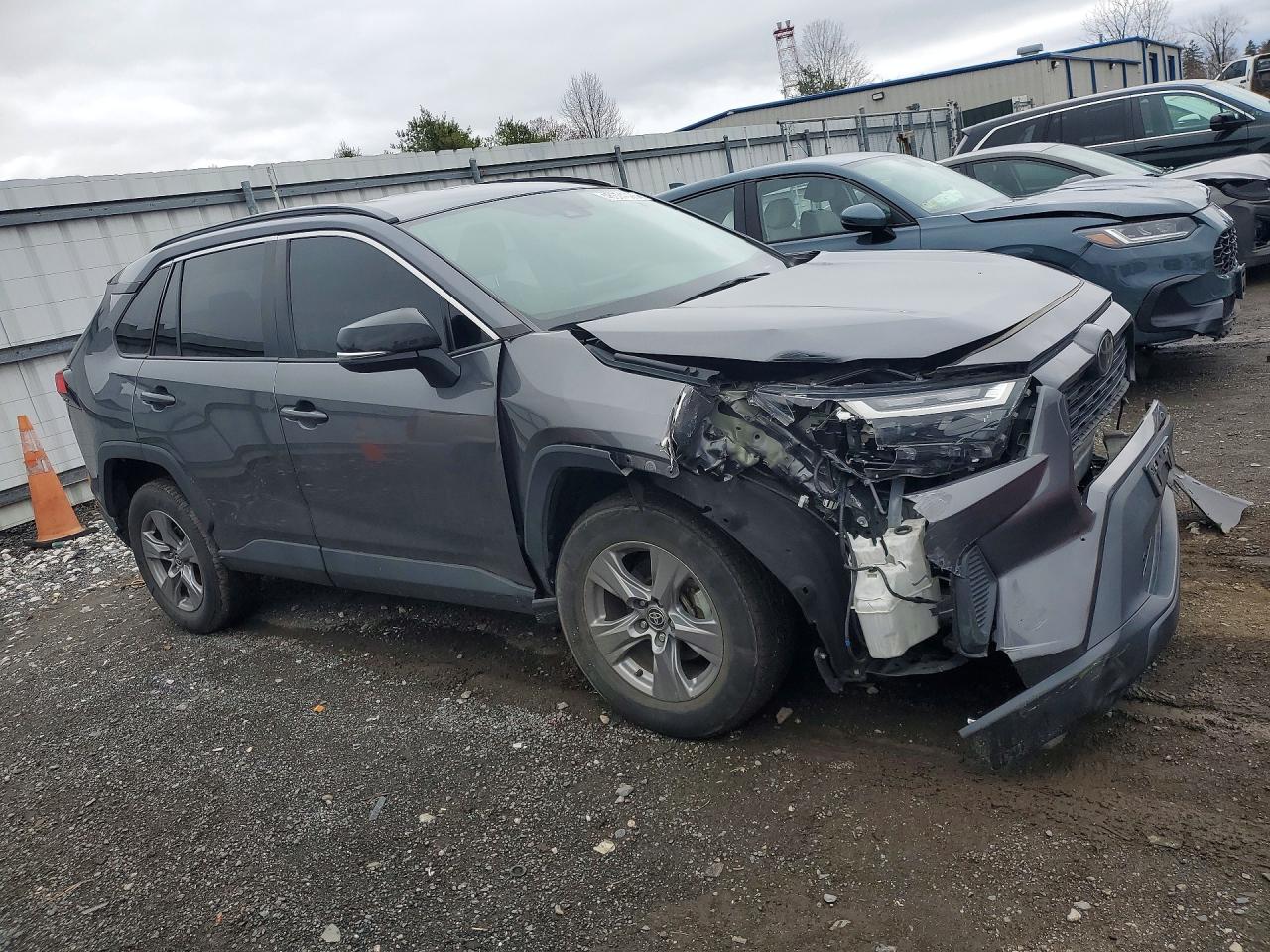2022 TOYOTA RAV4 XLE photo 7