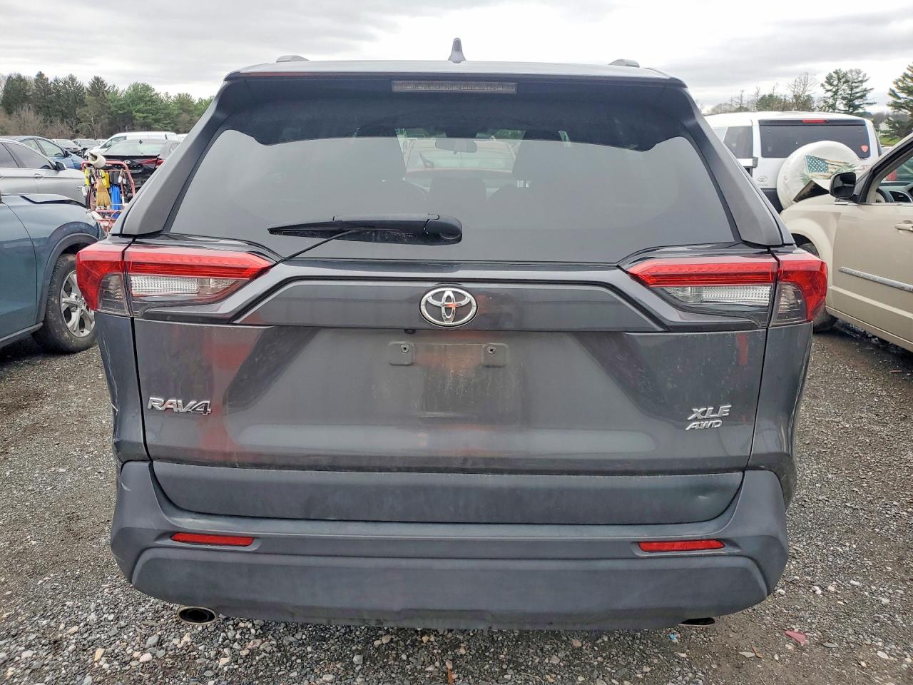 2022 TOYOTA RAV4 XLE photo 11