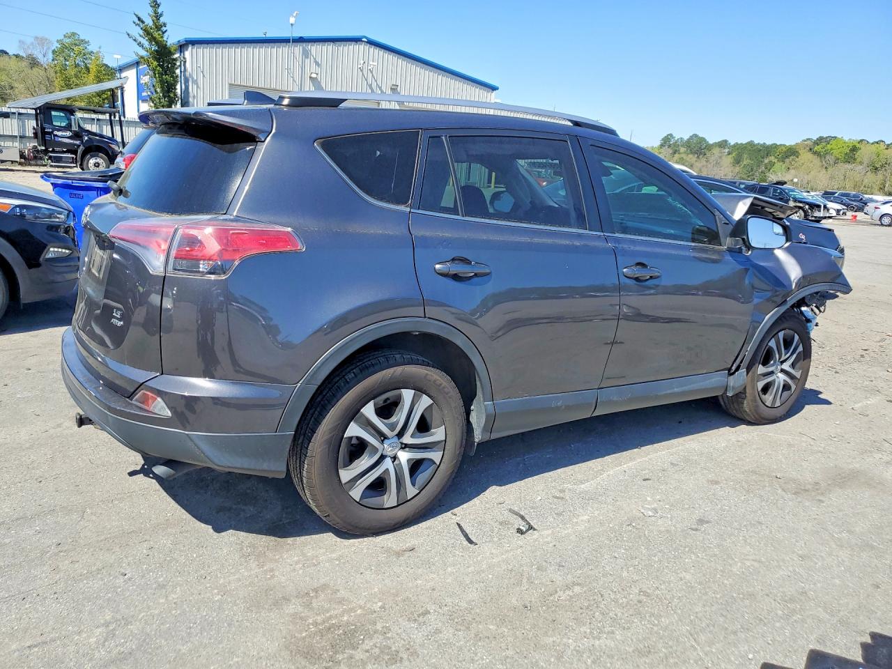 2018 TOYOTA RAV4 LE photo 5