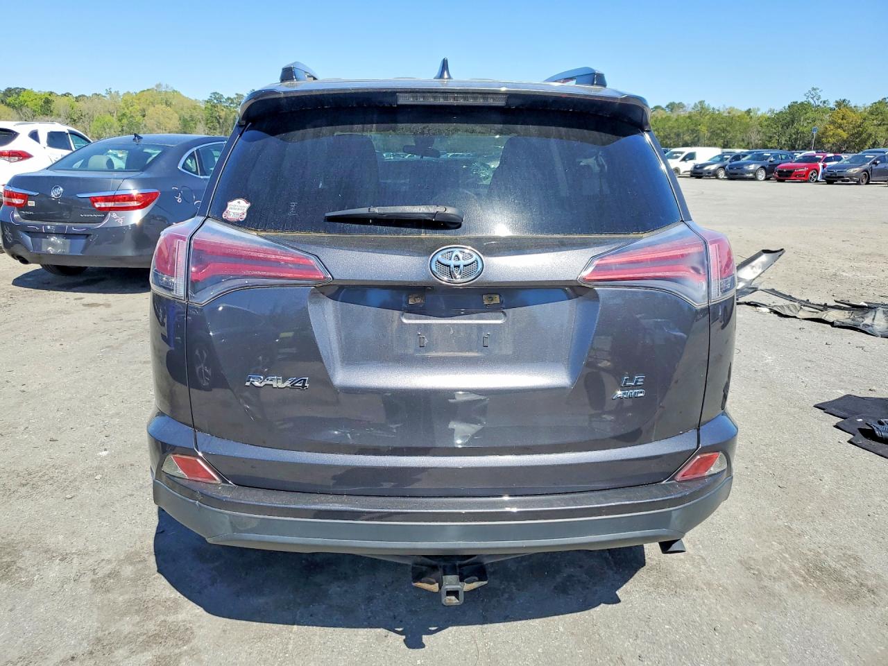 2018 TOYOTA RAV4 LE photo 11