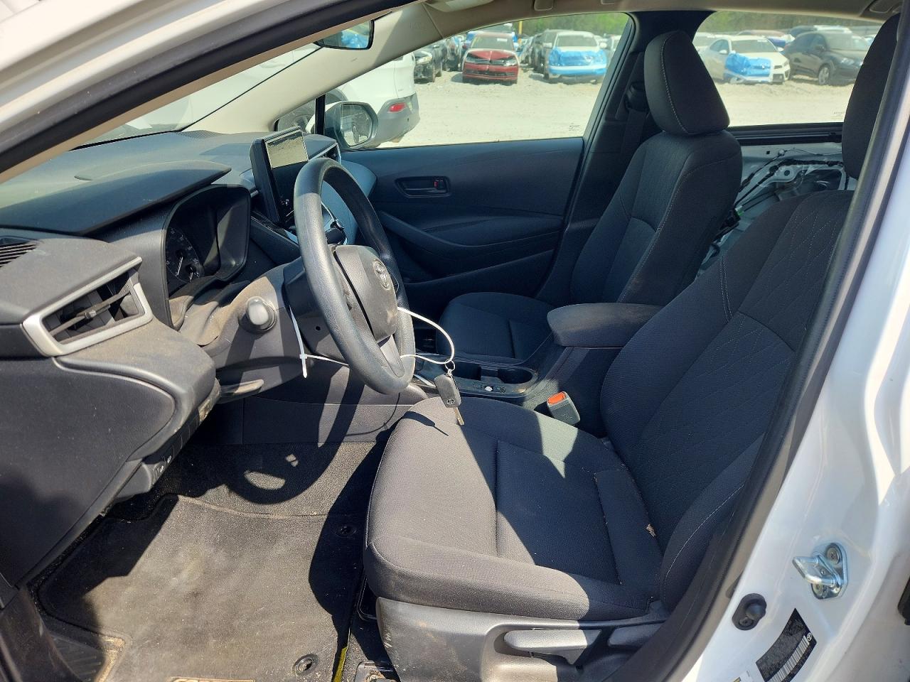 2025 TOYOTA COROLLA LE photo 13