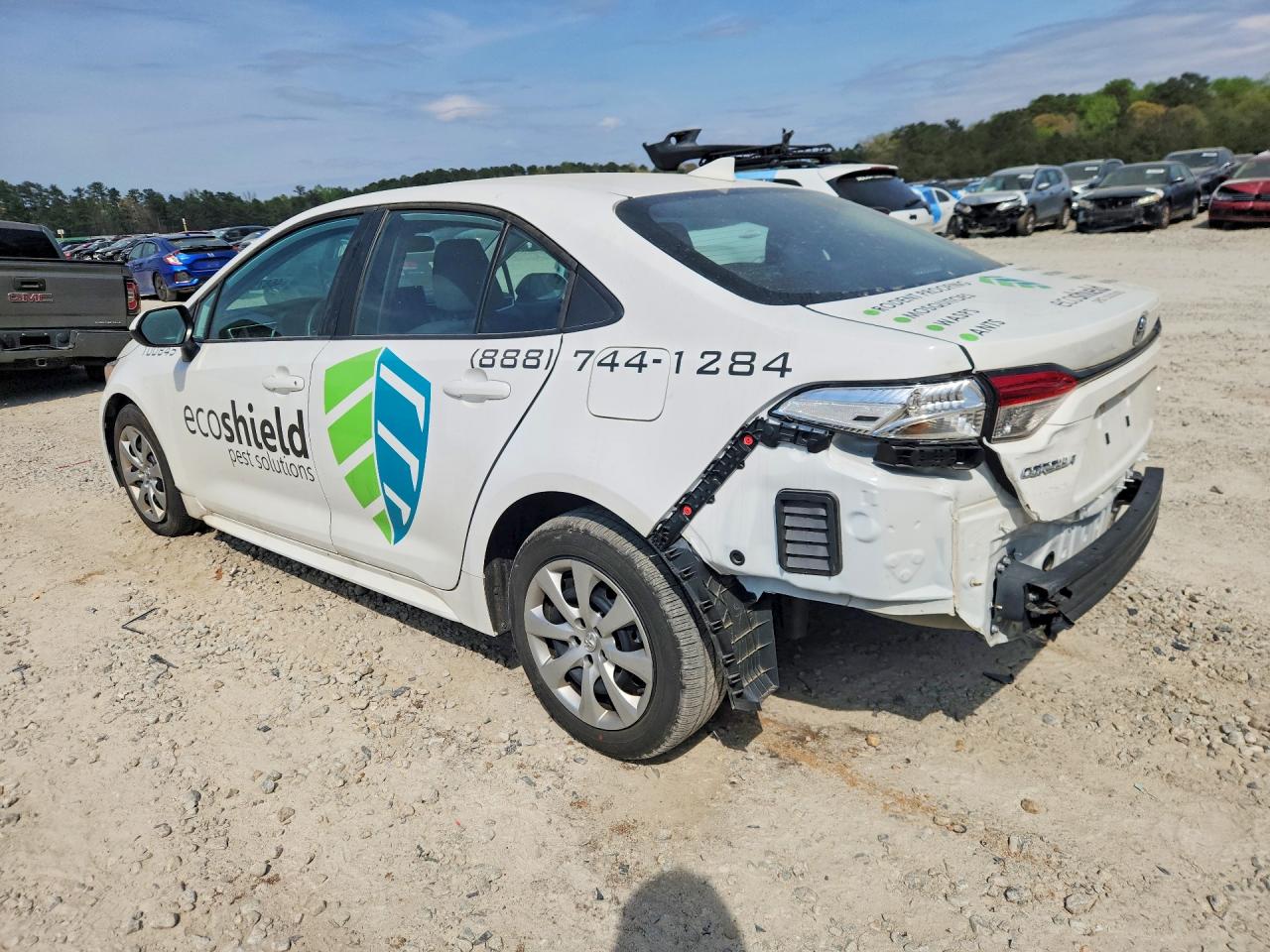 2025 TOYOTA COROLLA LE photo 3