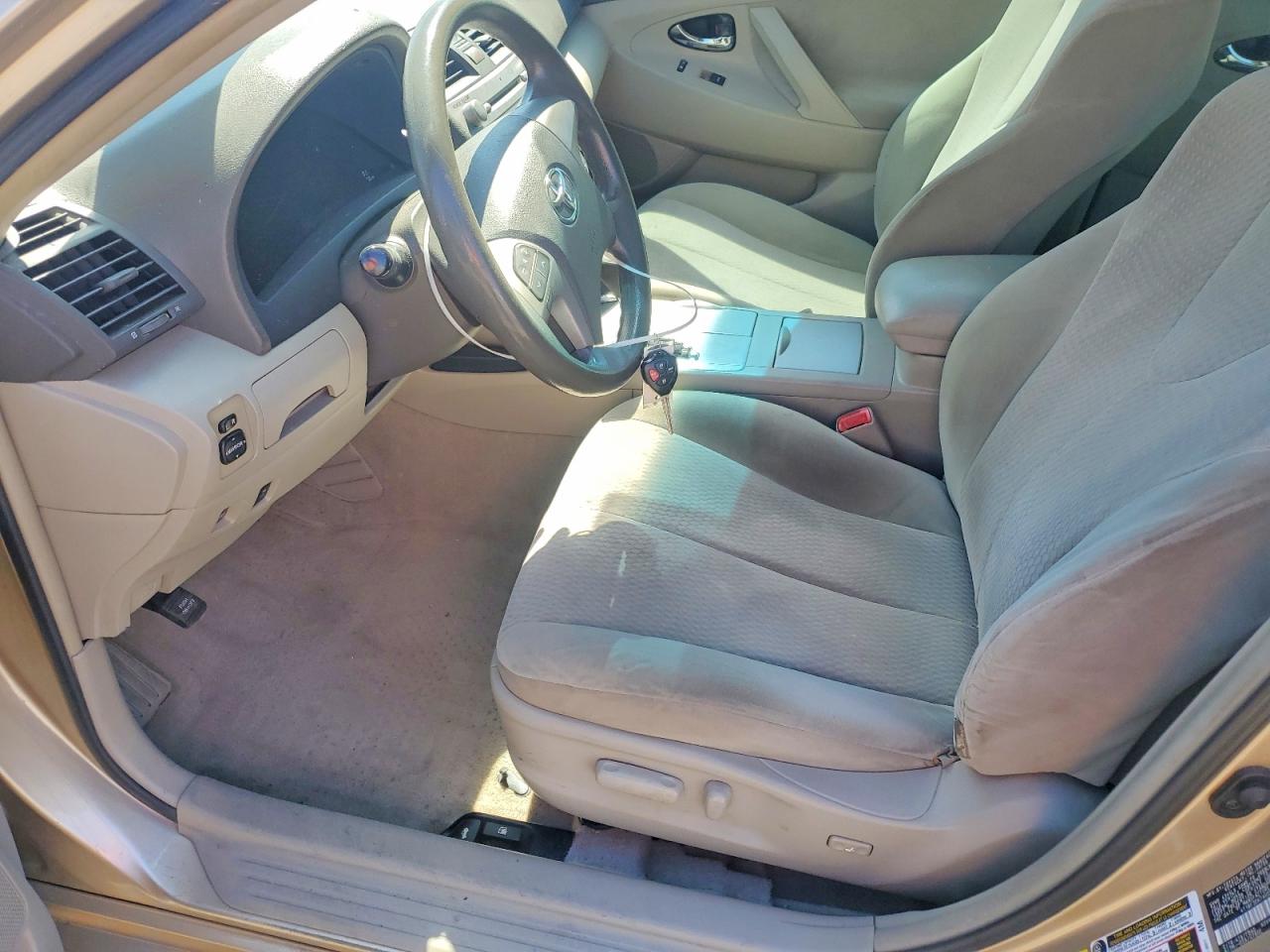 2010 TOYOTA CAMRY LE photo 13