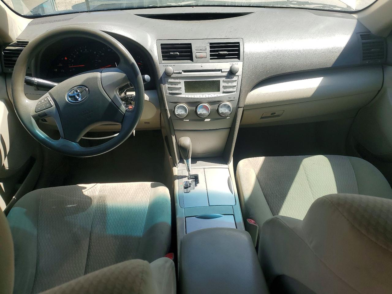 2010 TOYOTA CAMRY LE photo 15