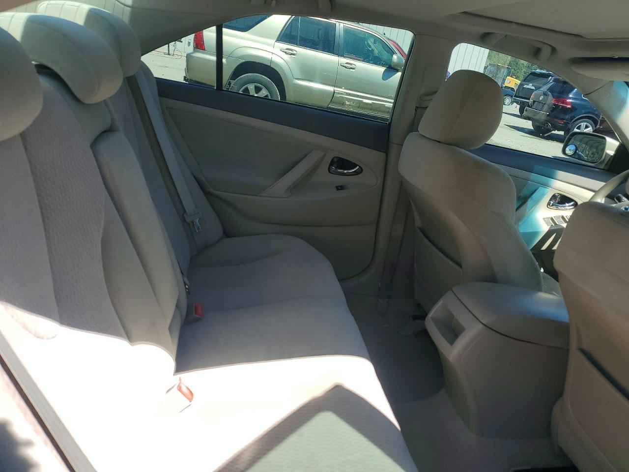 2010 TOYOTA CAMRY LE photo 19