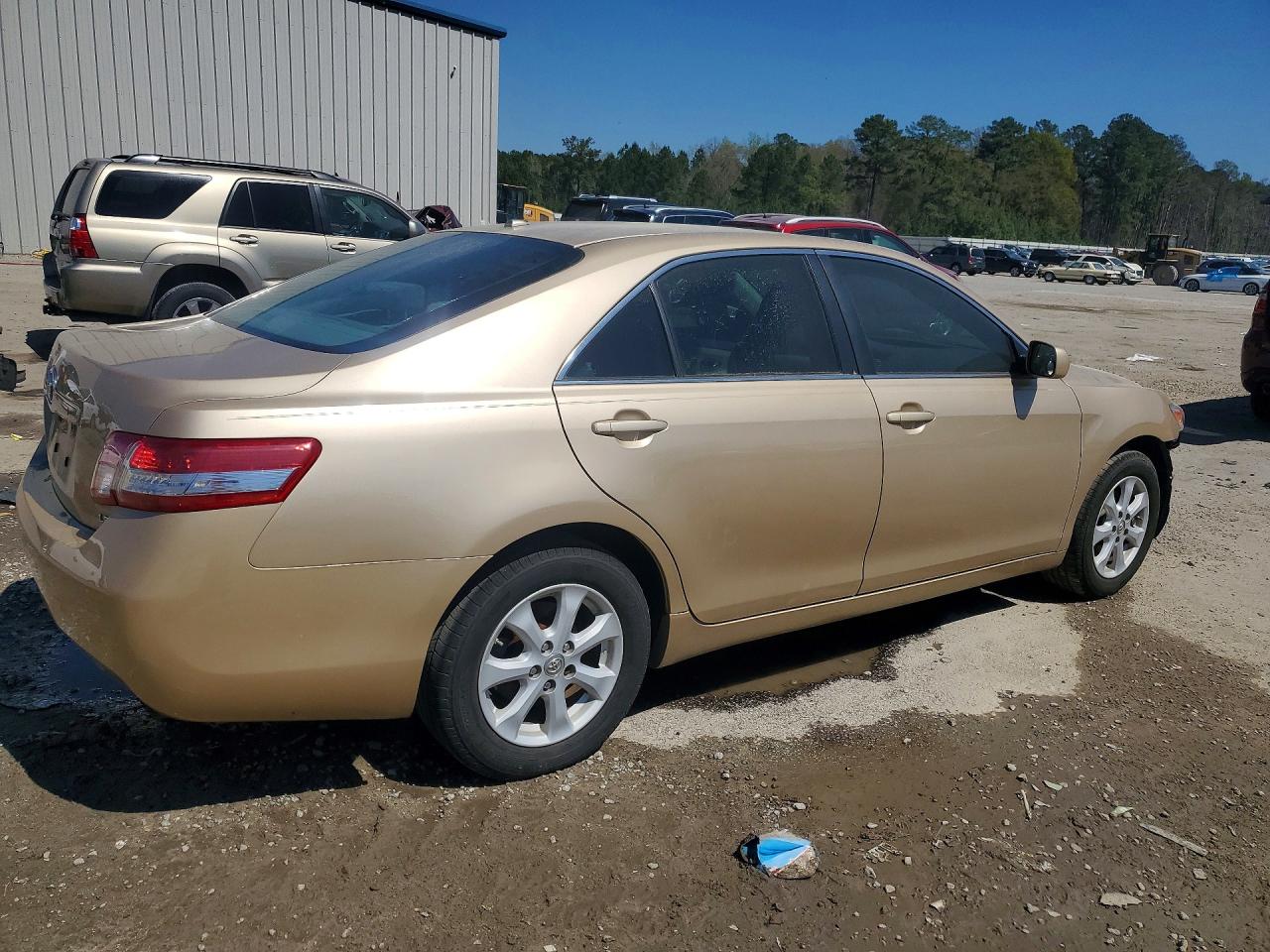 2010 TOYOTA CAMRY LE photo 5