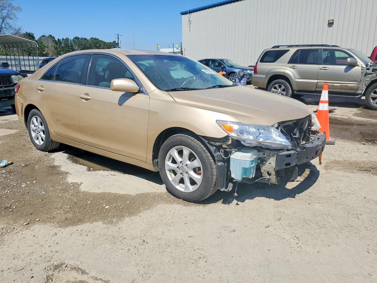 2010 TOYOTA CAMRY LE photo 7