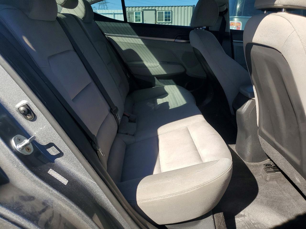 2018 HYUNDAI ELANTRA SE photo 19