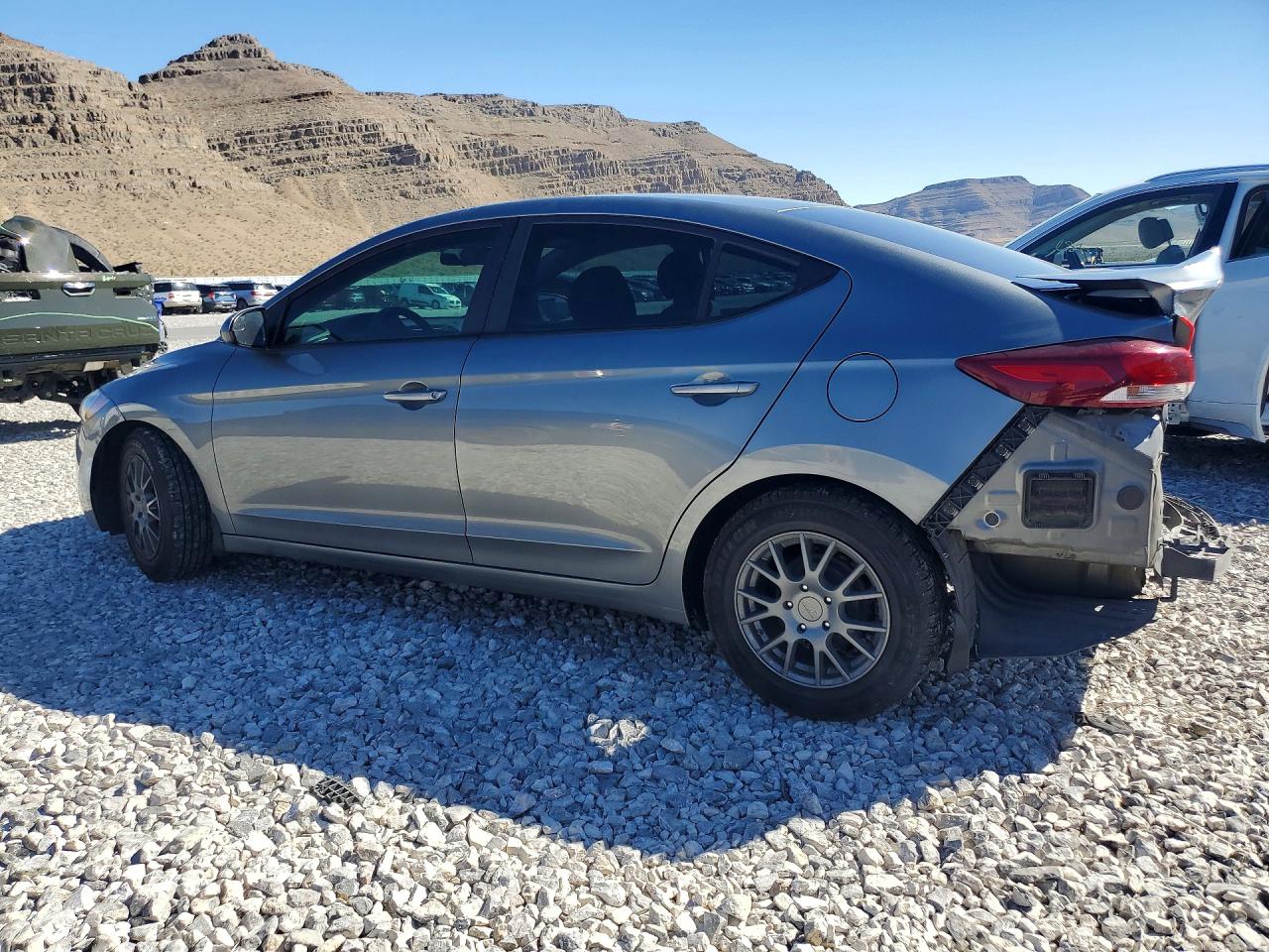2018 HYUNDAI ELANTRA SE photo 3