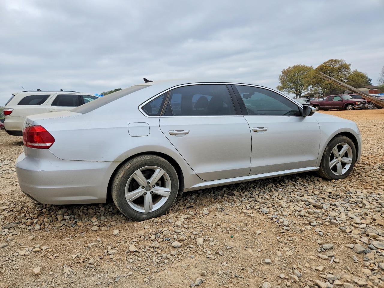 2012 VOLKSWAGEN PASSAT SE photo 5