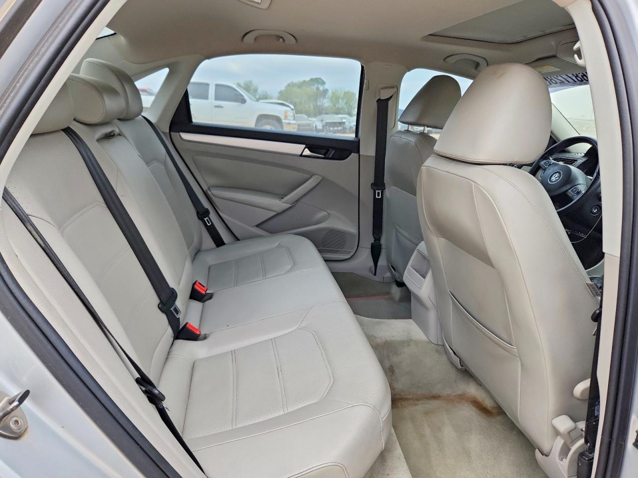 2012 VOLKSWAGEN PASSAT SE photo 19
