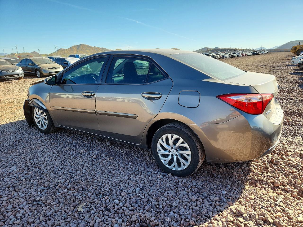 2017 TOYOTA COROLLA LE photo 3