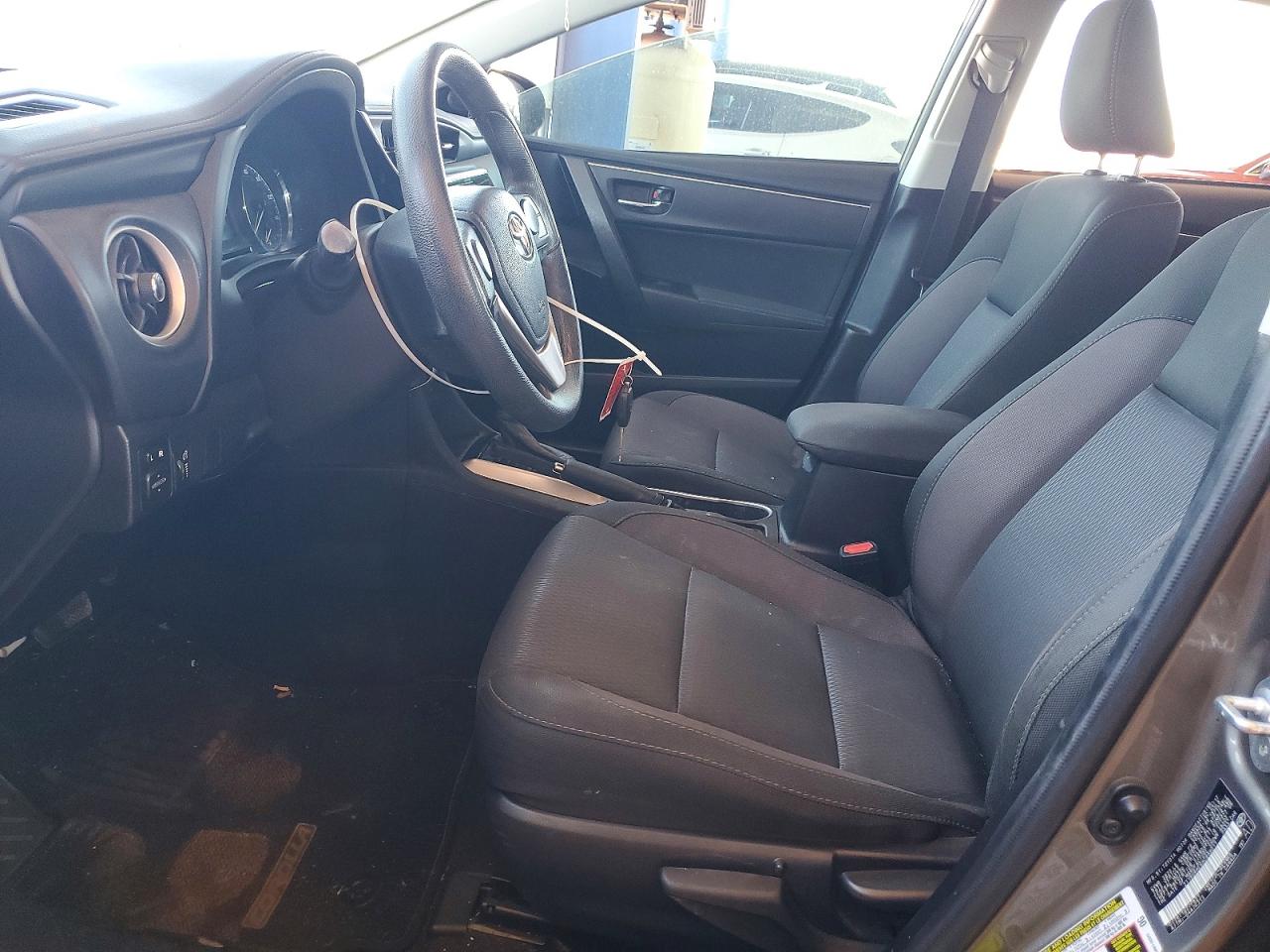 2017 TOYOTA COROLLA LE photo 13