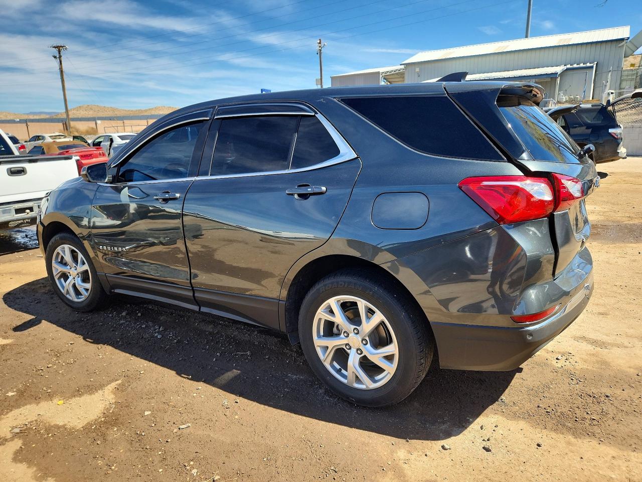 2018 CHEVROLET EQUINOX LT photo 2