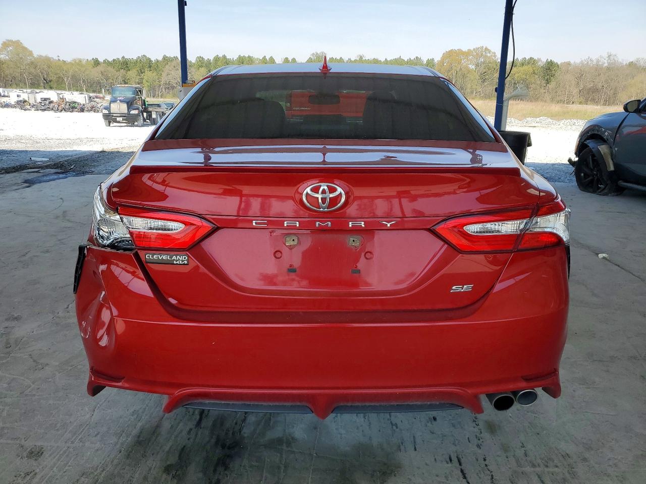 2020 TOYOTA CAMRY SE photo 6