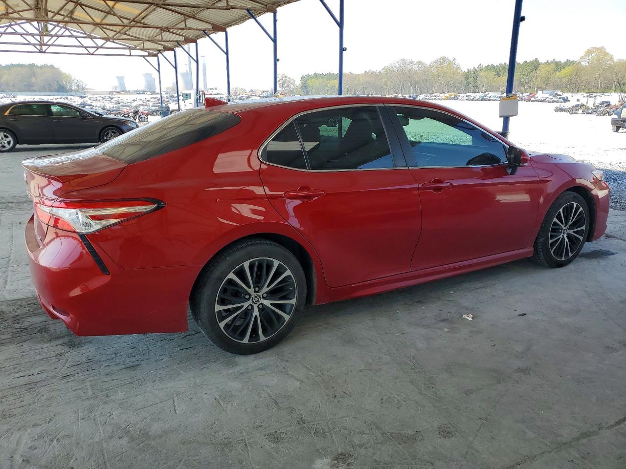 2020 TOYOTA CAMRY SE photo 3