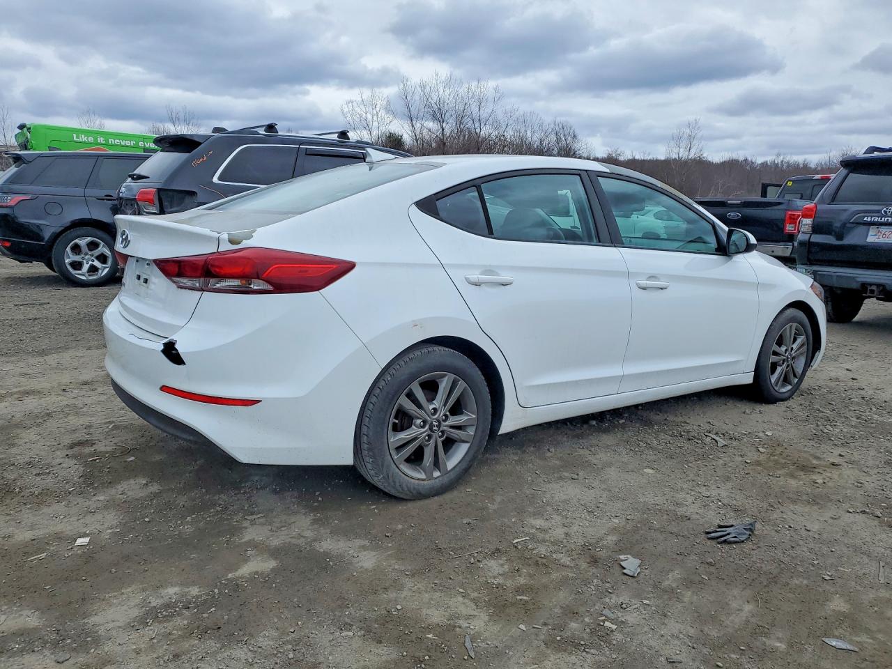 2017 HYUNDAI ELANTRA SE photo 5