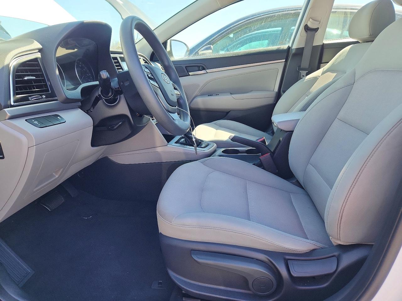 2017 HYUNDAI ELANTRA SE photo 14