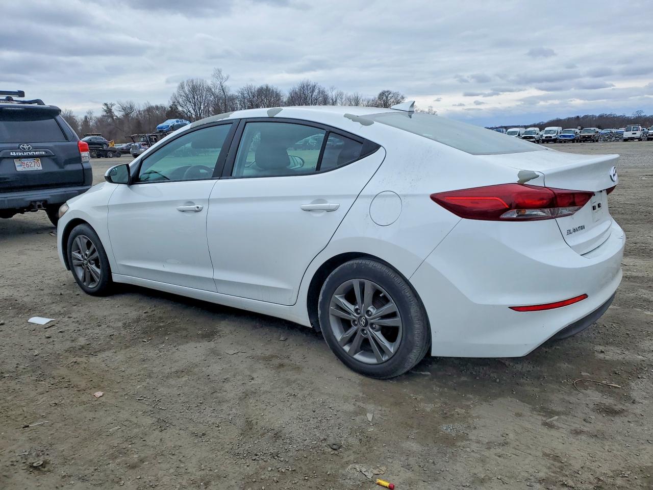 2017 HYUNDAI ELANTRA SE photo 3