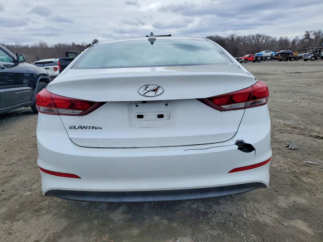 2017 HYUNDAI ELANTRA SE photo 11
