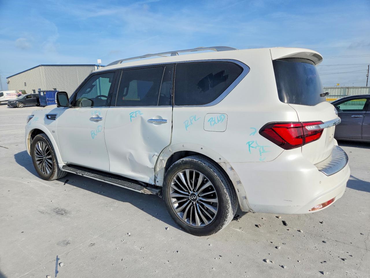 2018 INFINITI QX80 BASE photo 3