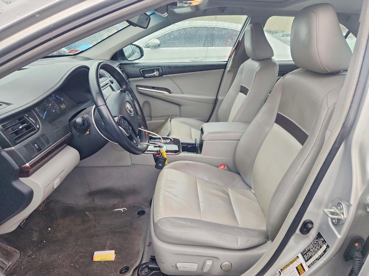 2012 TOYOTA CAMRY XLE photo 19