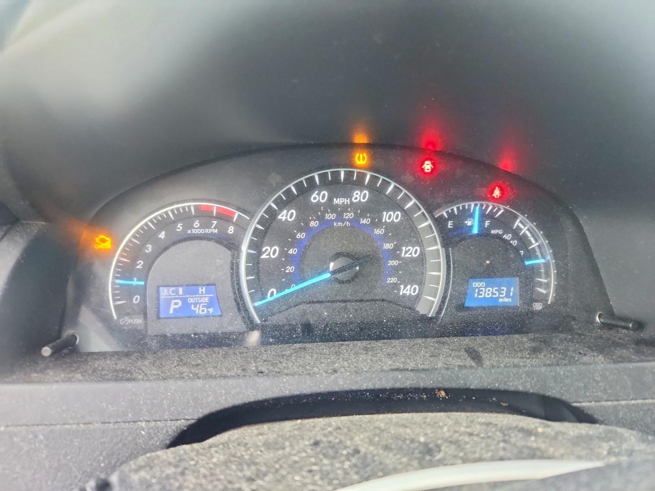 2012 TOYOTA CAMRY XLE photo 25