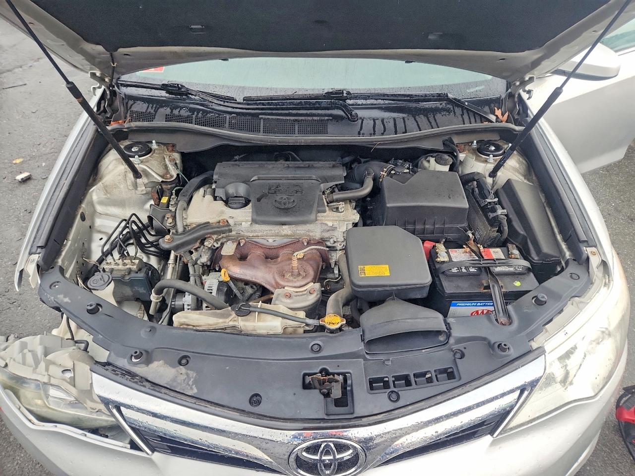 2012 TOYOTA CAMRY XLE photo 31