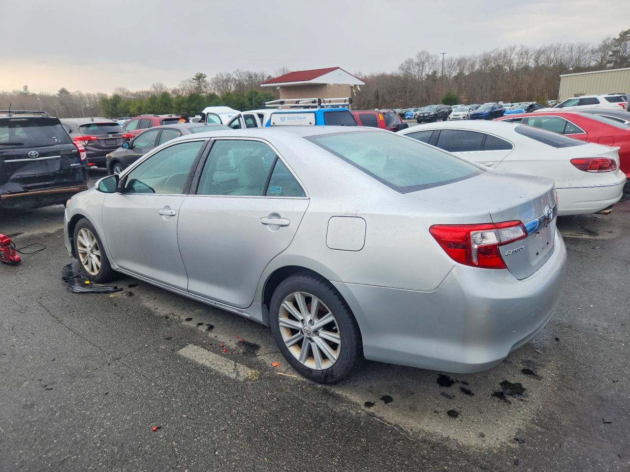 2012 TOYOTA CAMRY XLE photo 4