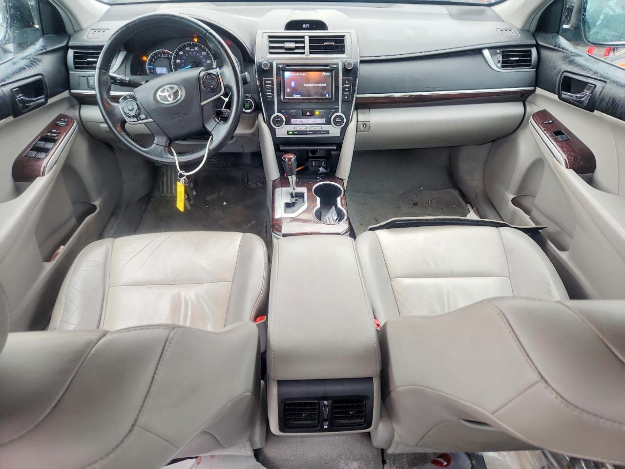 2012 TOYOTA CAMRY XLE photo 22