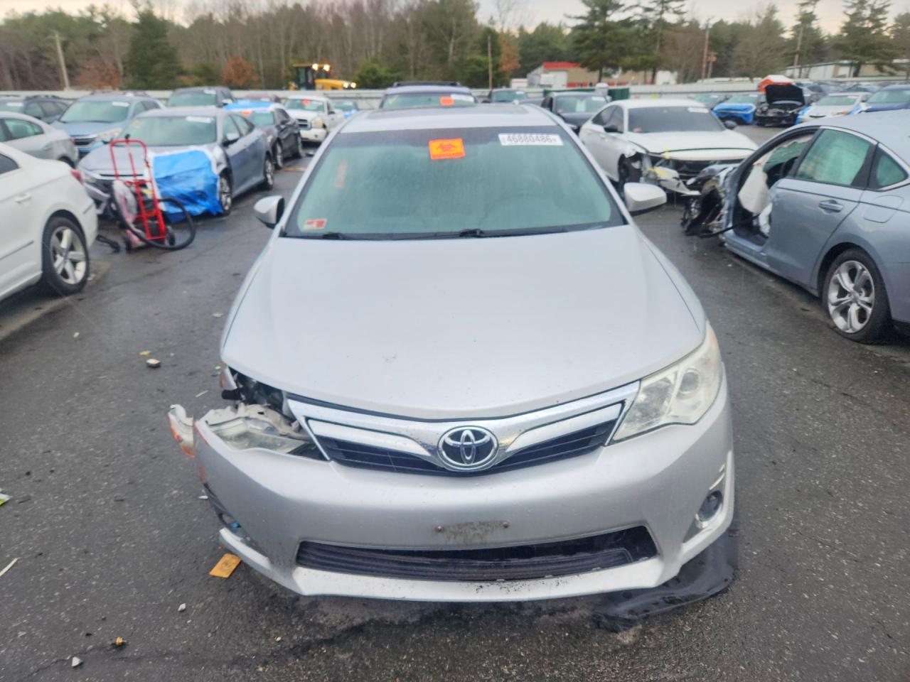 2012 TOYOTA CAMRY XLE photo 13