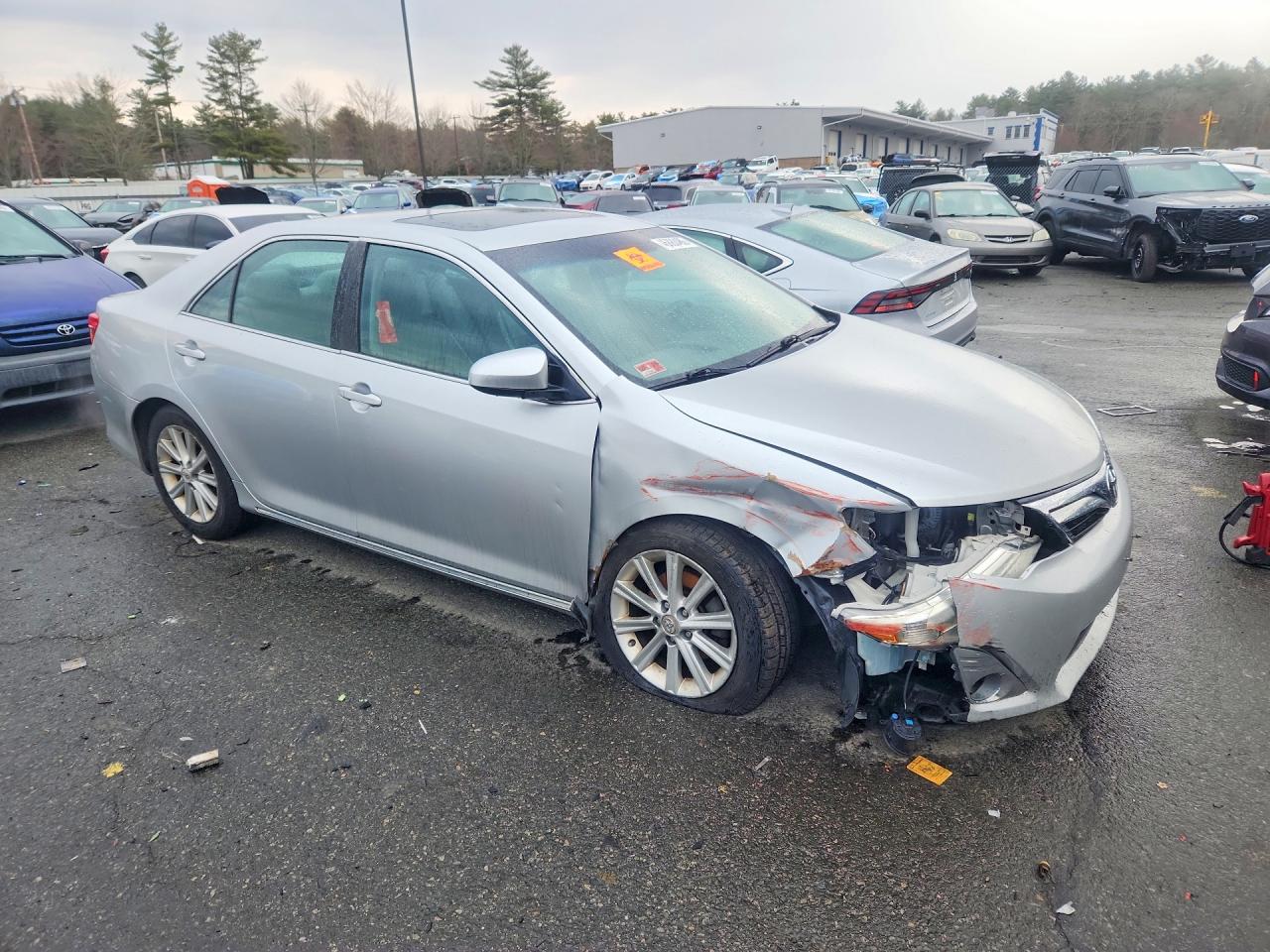 2012 TOYOTA CAMRY XLE photo 10