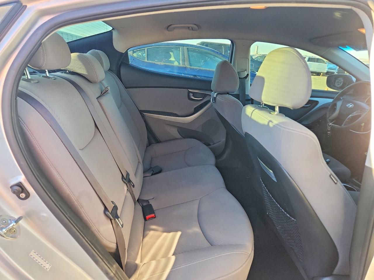 2016 HYUNDAI ELANTRA SE photo 10