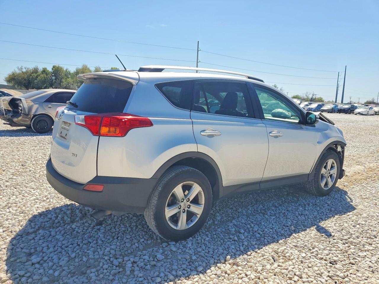 2014 TOYOTA RAV4 XLE photo 3