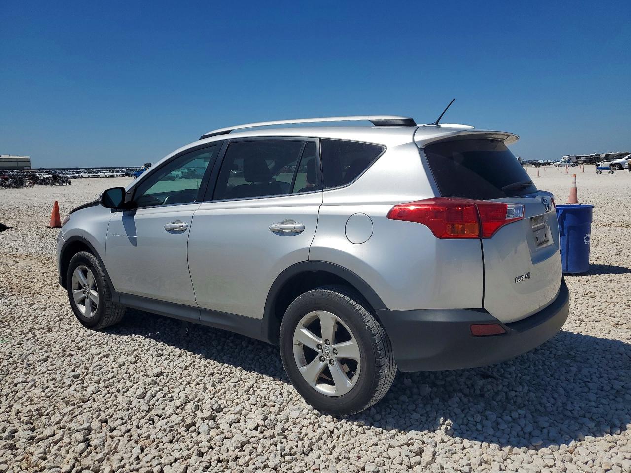 2014 TOYOTA RAV4 XLE photo 2