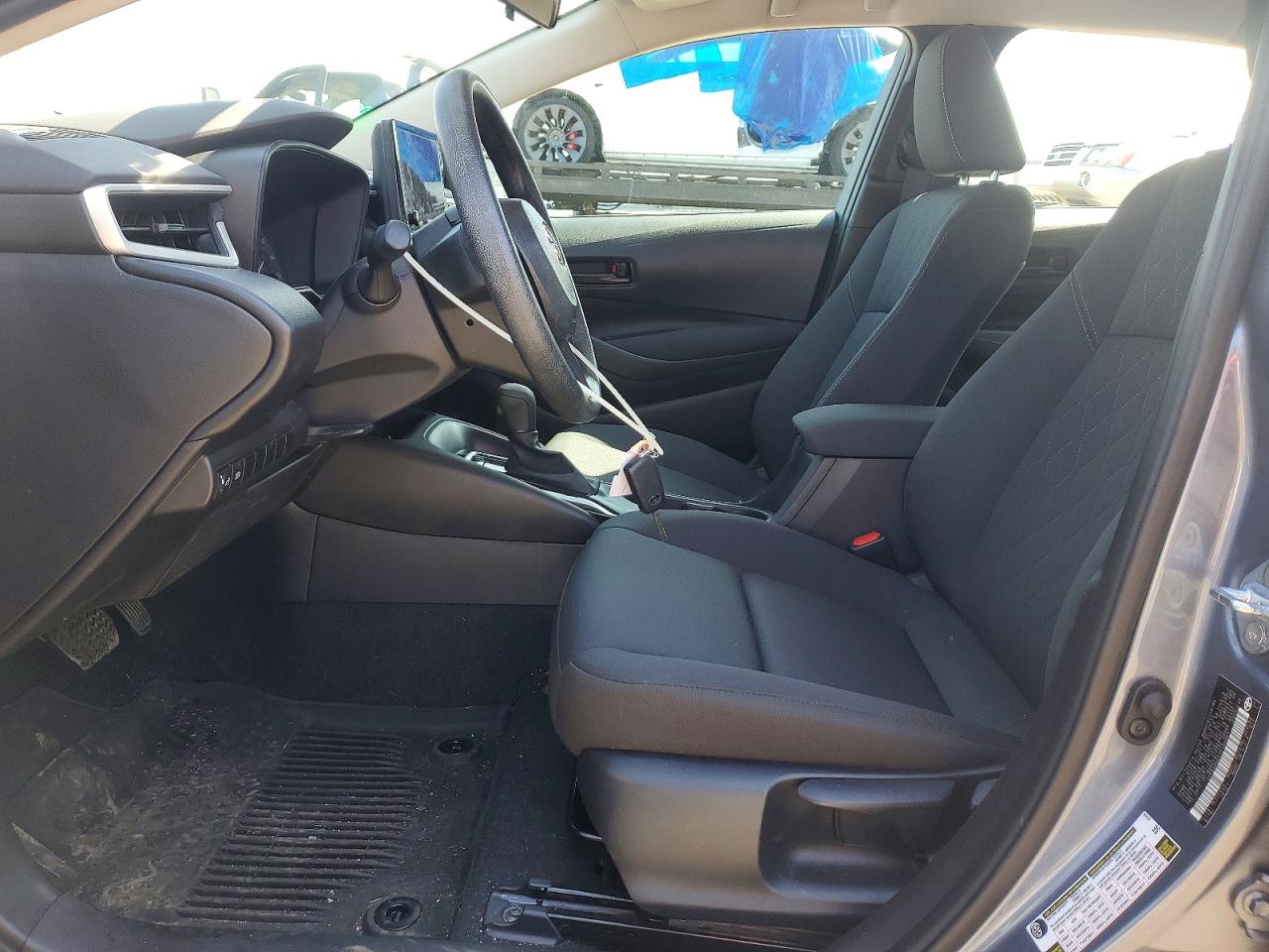 2025 TOYOTA COROLLA LE photo 19