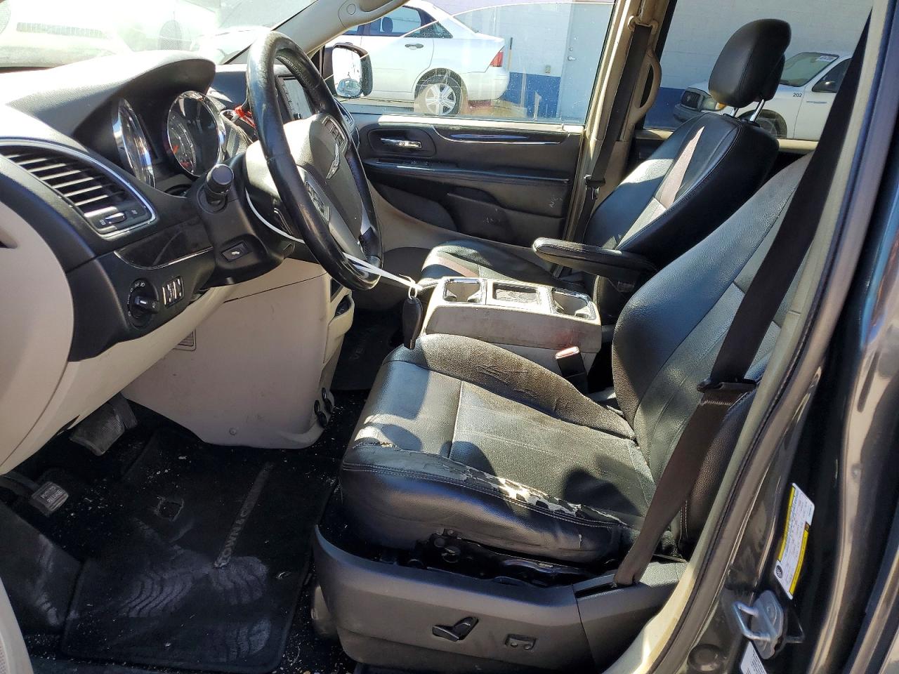 2012 CHRYSLER TOWN & COUNTRY TOURING photo 7
