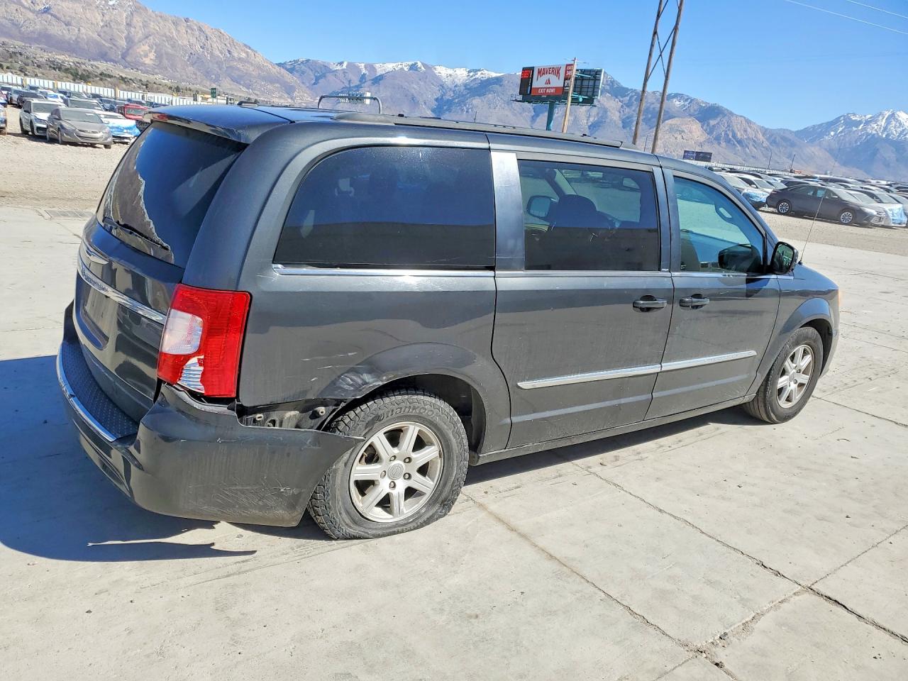 2012 CHRYSLER TOWN & COUNTRY TOURING photo 3