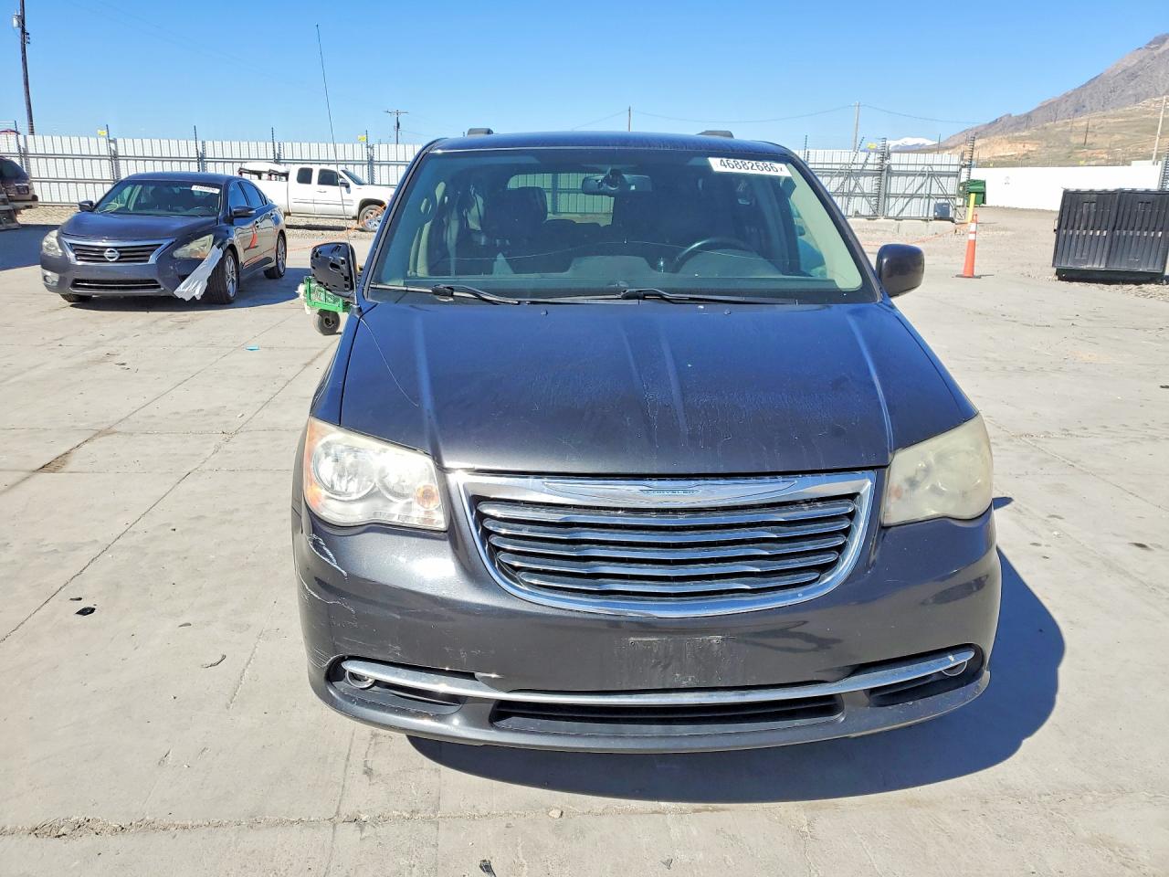 2012 CHRYSLER TOWN & COUNTRY TOURING photo 5
