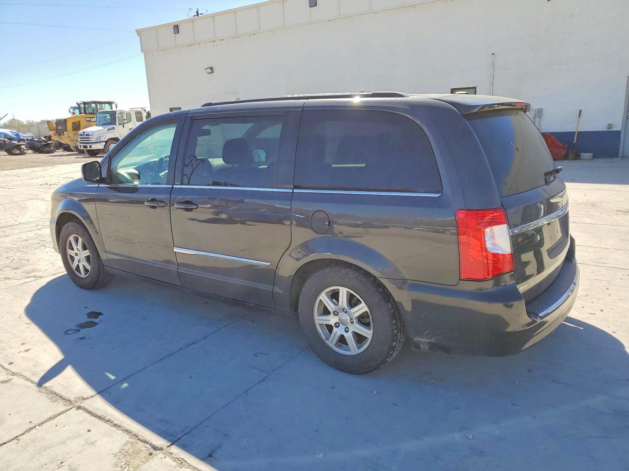 2012 CHRYSLER TOWN & COUNTRY TOURING photo 2