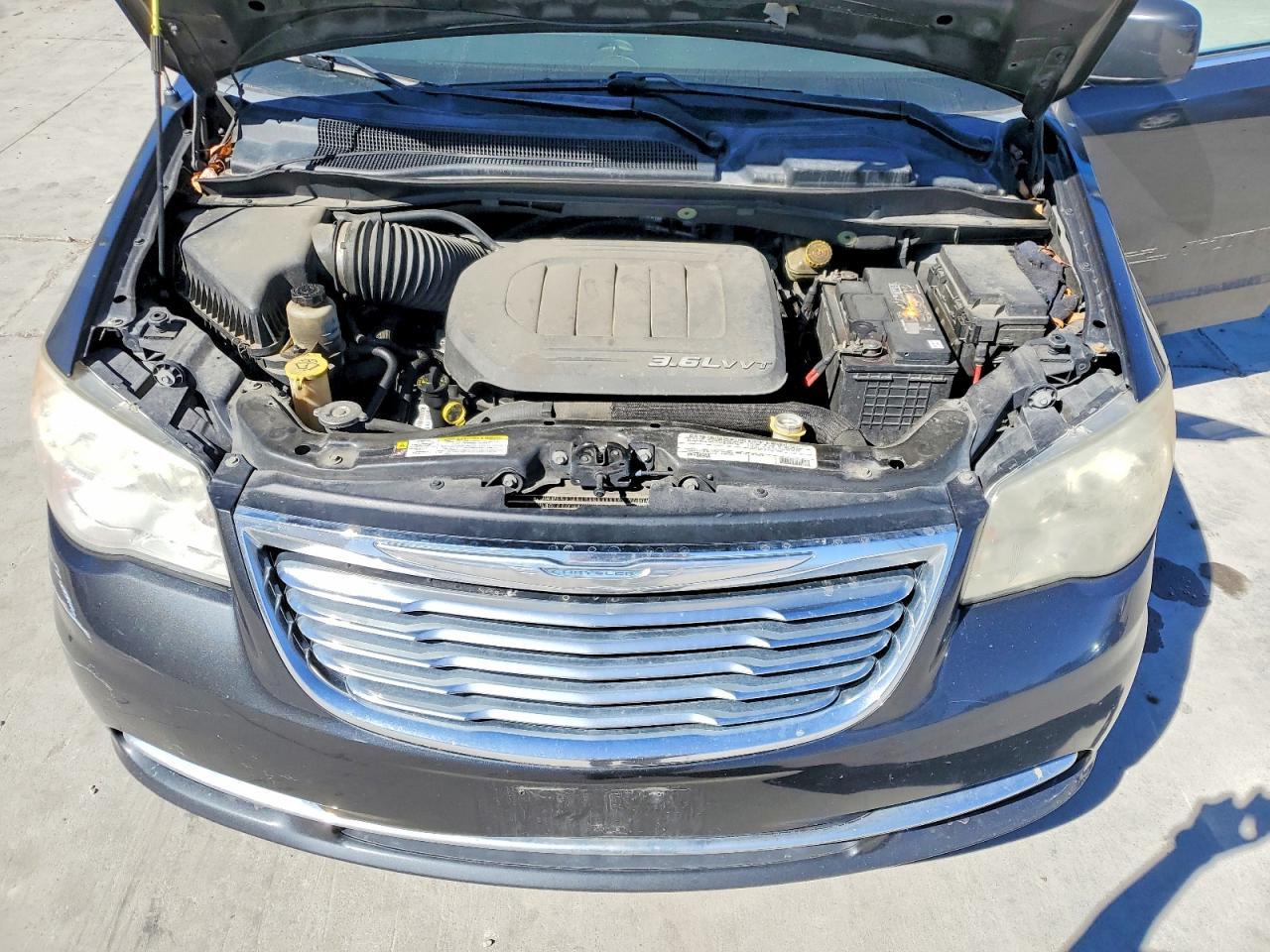2012 CHRYSLER TOWN & COUNTRY TOURING photo 11
