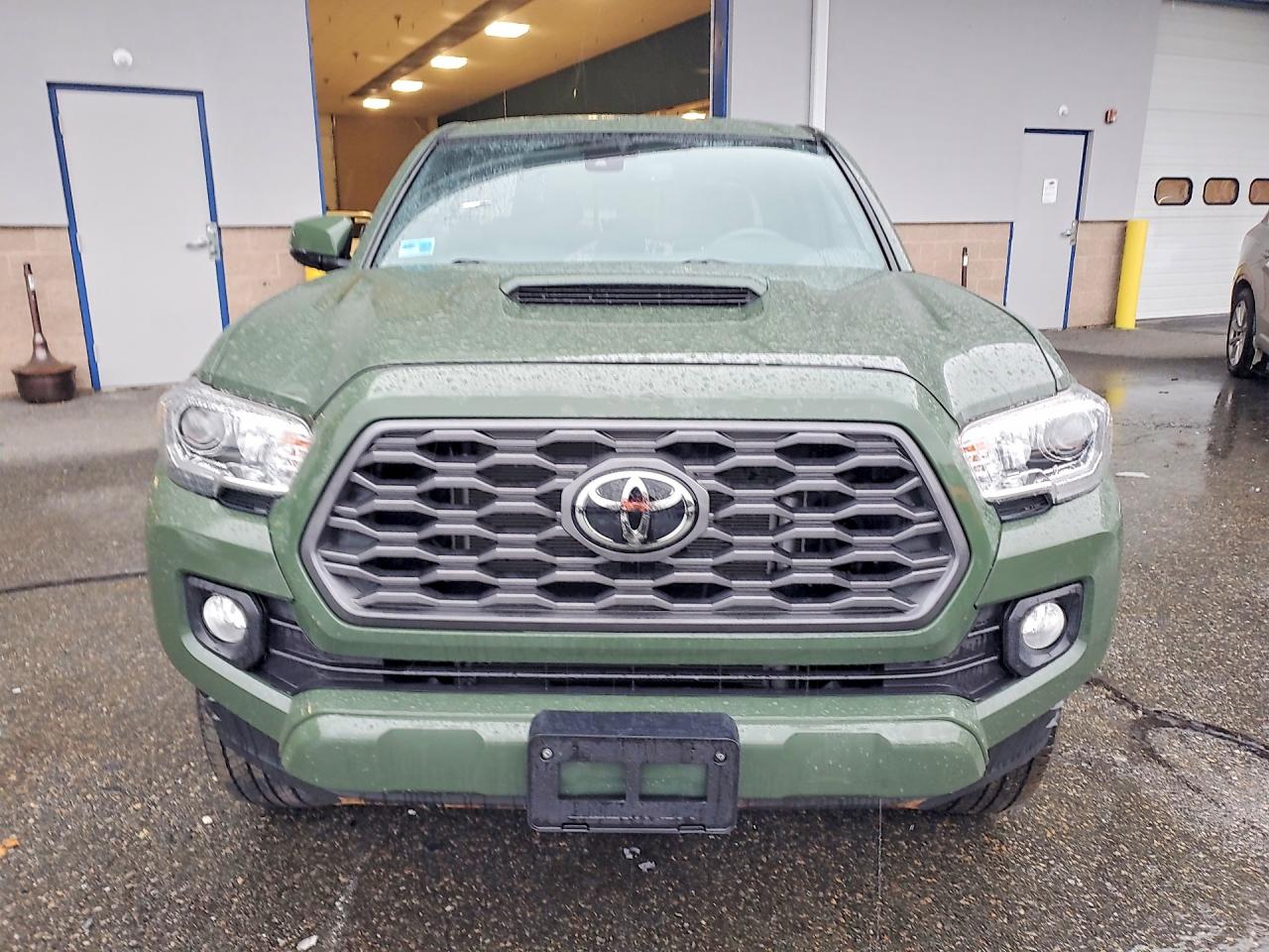 2021 TOYOTA TACOMA TRD SPORT photo 9