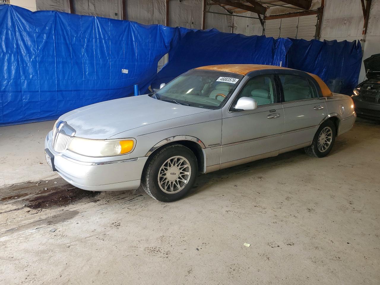 2001 LINCOLN TOWN CAR