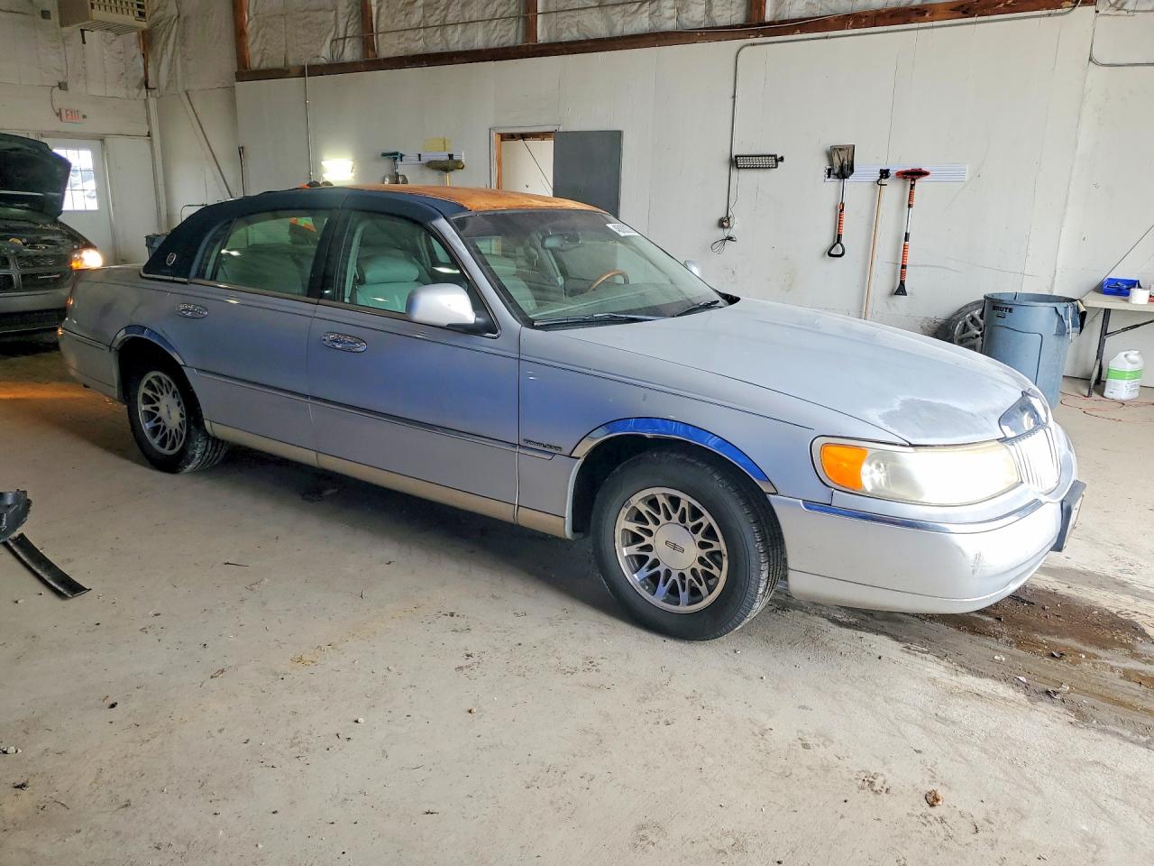 2001 LINCOLN TOWN CAR SIGNATURE photo 7