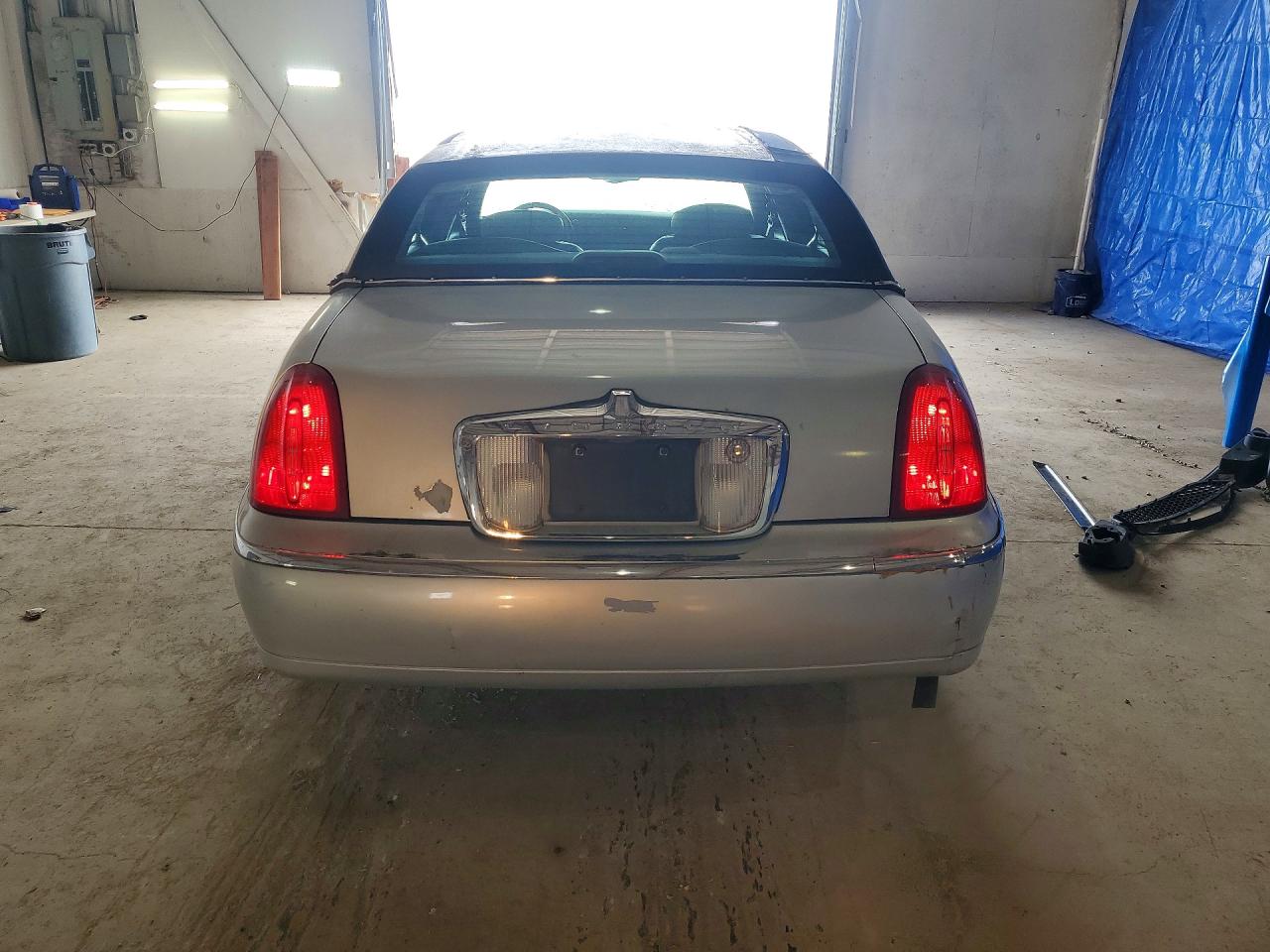 2001 LINCOLN TOWN CAR SIGNATURE photo 11